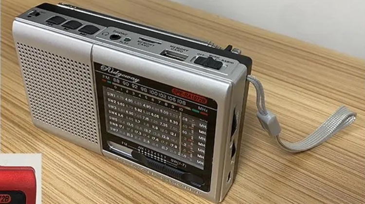 📻 Radio Portátil Ridgeway SPE-RA1072B – Conectividad Versátil y Estilo Retro
