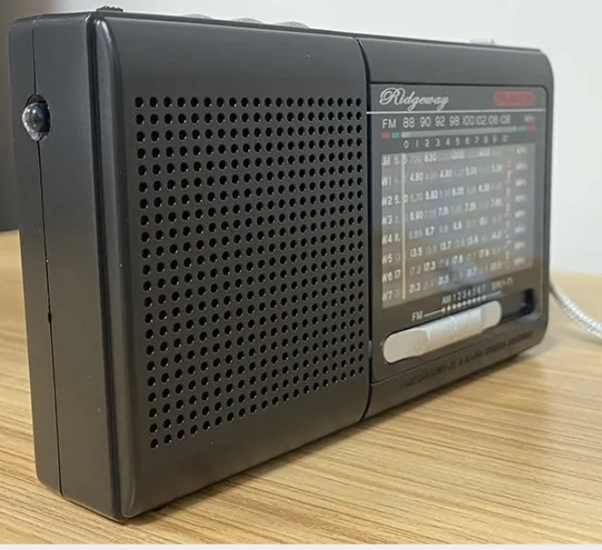📻 Radio Portátil Ridgeway SPE-RA1072B – Conectividad Versátil y Estilo Retro