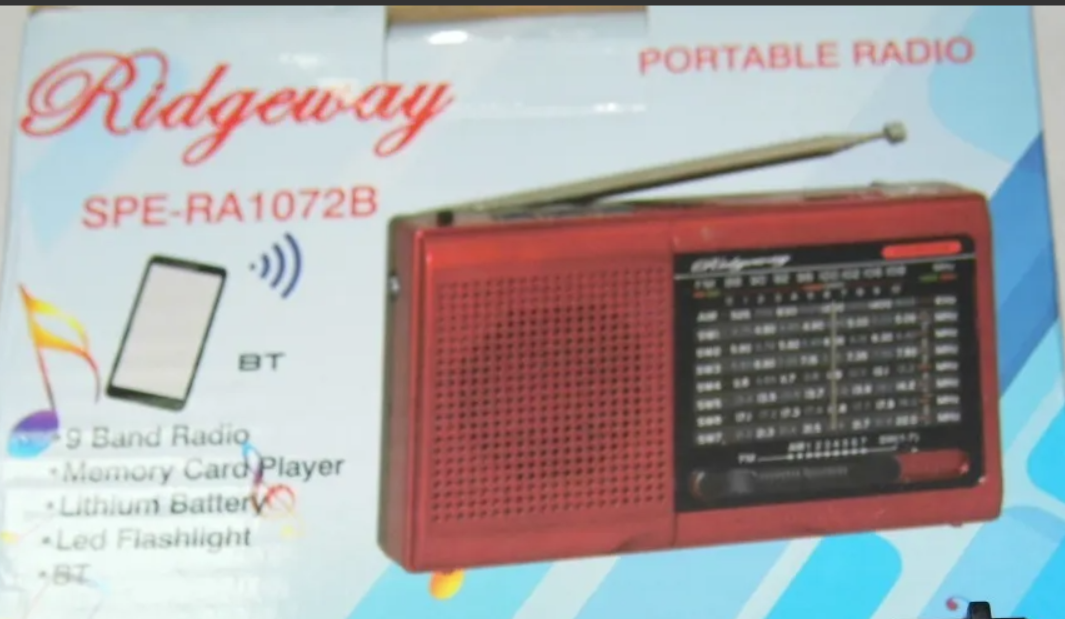 📻 Radio Portátil Ridgeway SPE-RA1072B – Conectividad Versátil y Estilo Retro