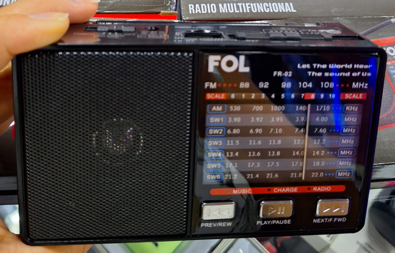 📻 Radio Portátil FOL FR-02 – AM/FM/SW con Bluetooth Y Linterna