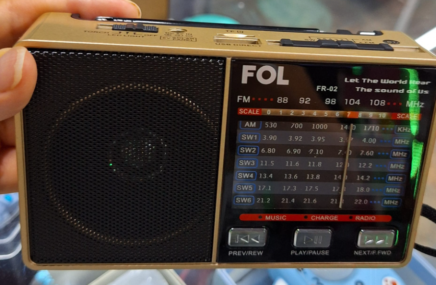 📻 Radio Portátil FOL FR-02 – AM/FM/SW con Bluetooth Y Linterna