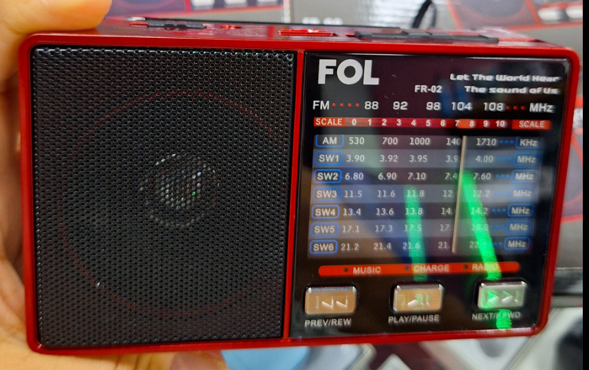 📻 Radio Portátil FOL FR-02 – AM/FM/SW con Bluetooth Y Linterna